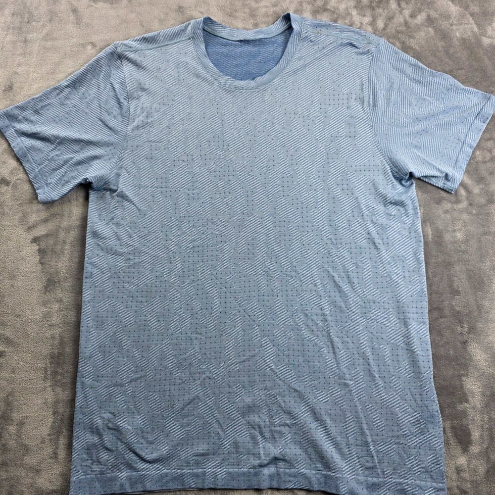 Lululemon Metal Vent Tech Shirt Mens XL Blue Geometric Short Sleeve Training